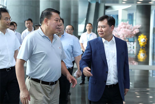 <b> 苏宁发力新能源汽车 与北汽洽谈战略布局</b>