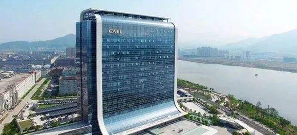 <b>宁德时代“陨落”？</b>