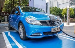 <b>一纸规划带来什么？新能源车市打了强心剂 动力电池两极分化</b>