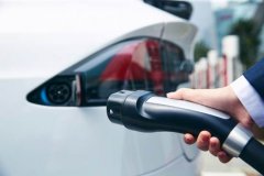 <b>代表委员热议新能源汽车 行业“痛点”如何破题</b>