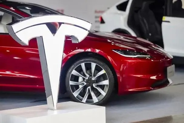 <b>��˹���ƻ����й��г��Ӵ�AI��Ӳ������Դ����Ͷ��</b>