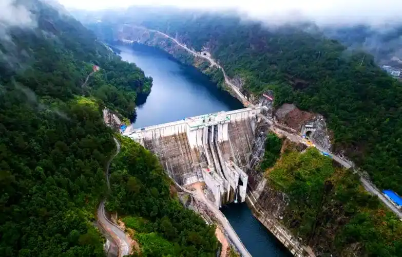 <b>ȫ���ڽ������ʽ��ˮ���ܵ�վӭ˫ͻ��</b>